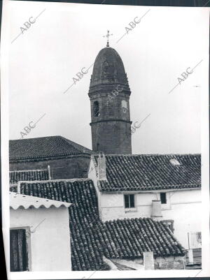 Vista de los Tejados y torre de la iglesia de Baños de la encina