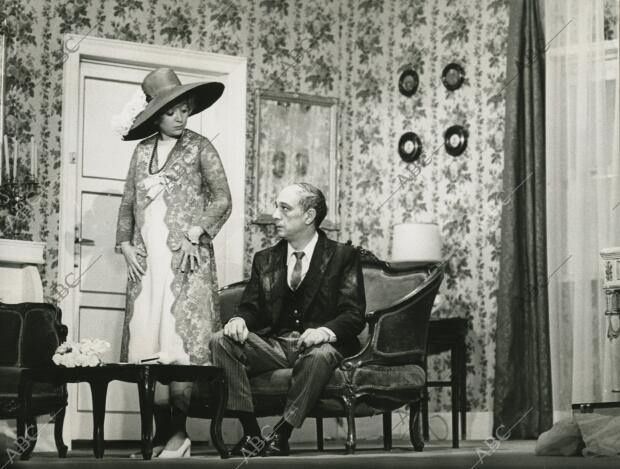 Amparo Soler Leal y José María Rodero en una escena de "Plaza Suite", de Neil...