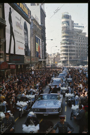 En la imagen, su paso por la Gran Vía, entonces avenida de José Antonio y al...