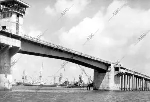 Vistas de un puente en Cádiz