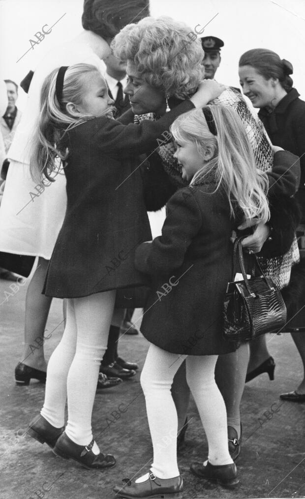 Las Infanta Elena y Cristina con la Reina Federica de Grecia