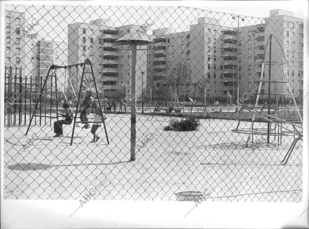 En Imagen, vista de un parque en la localidad Madrileña de Mostoles, en el que...