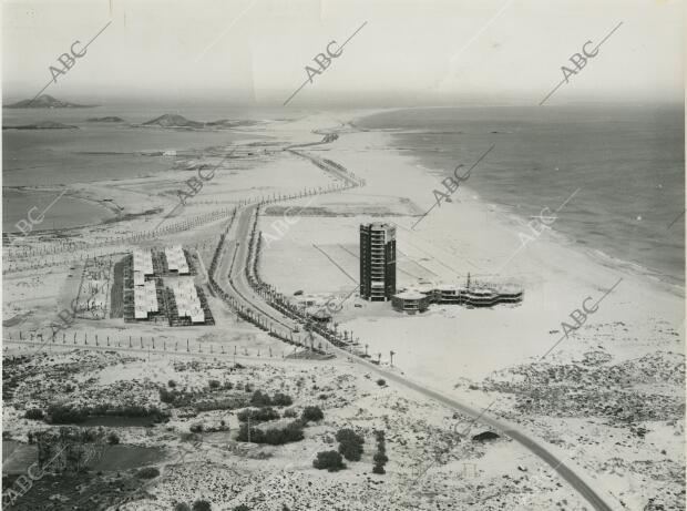 Vista de la zona antes de ser urbanizada: apenas aparecen una torre de...