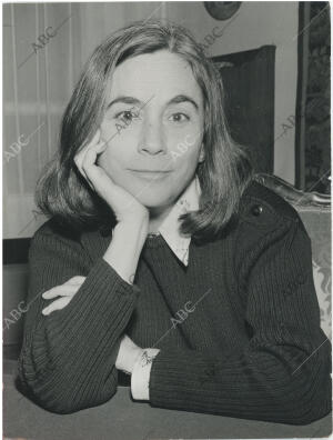 Carmen Martín Gaite, posando durante una entrevista para ABC