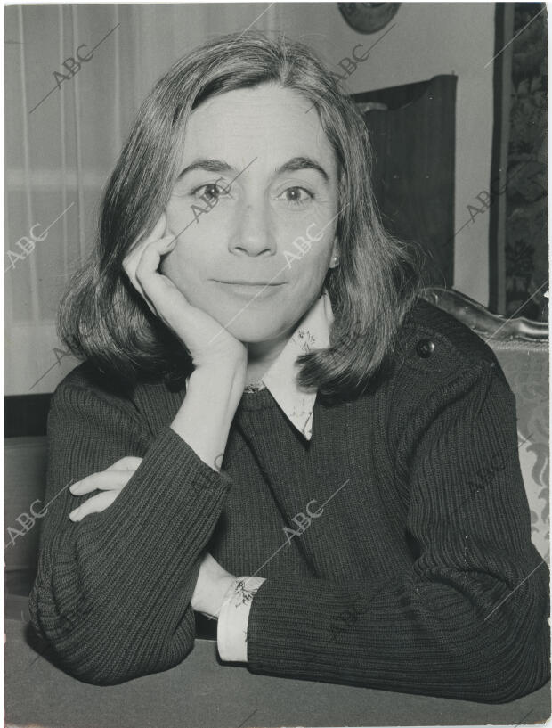 Carmen Martín Gaite, posando durante una entrevista para ABC
