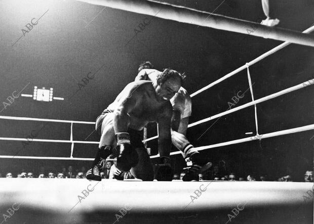 José Manuel Ibar "Urtain", campeón de Europa de los pesos pesados al vencer a...