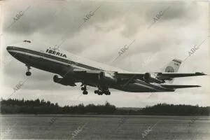 Llegada al aeropuerto de Barajas del primer Boeing 747 de Iberia