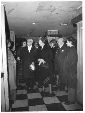 Con José María Pemán, en el teatro Arlequín