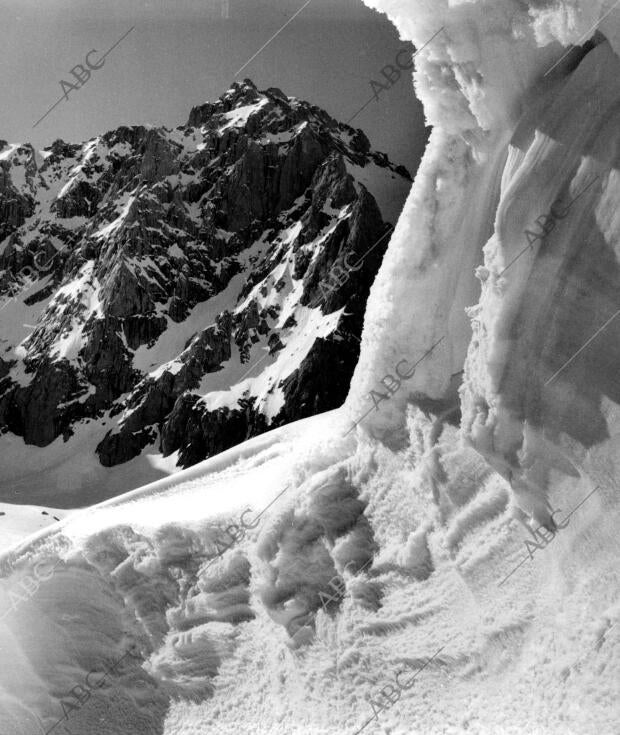 Vista de la Peña vieja desde Aliva de los Picos de Europa Archivo ABC