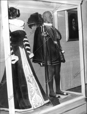 Trajes de corte en El "museo de la historia de los Trajes de corte y Objetos de...