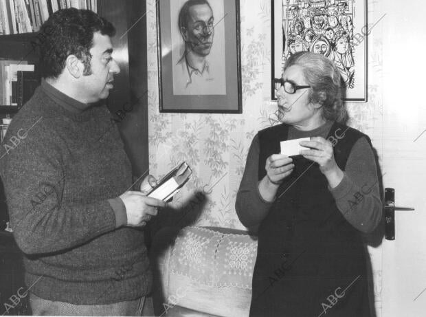 Josefina Manresa, viuda de Miguel Hernández, Entrevistada por tico Medina para...