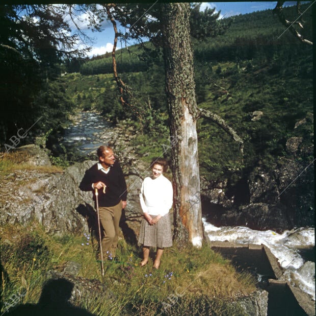 El duque de Edimburgo y la reina Isabel II en Balmoral
