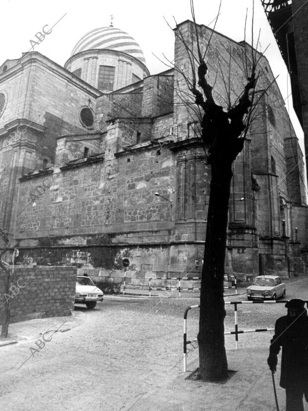 Vista parcial de la catedral de Yecla (Murcia)