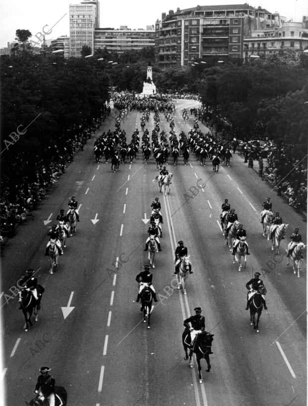 La guardia civil A caballo en el desfile de la victoria de 1973