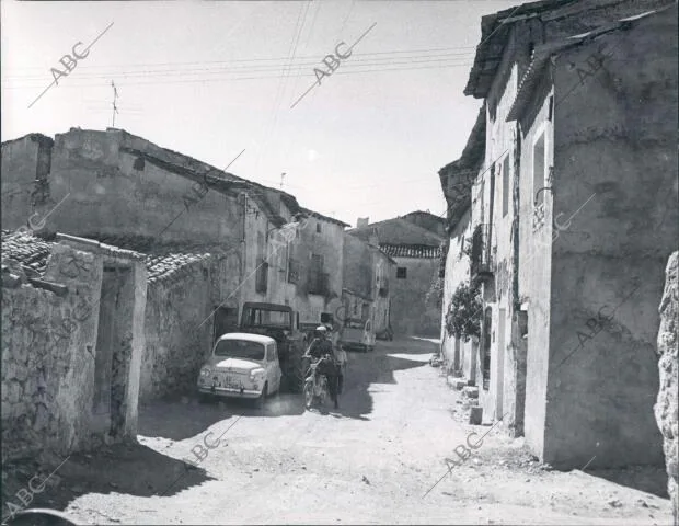 Vista de una de las Calles de la población de Hueva