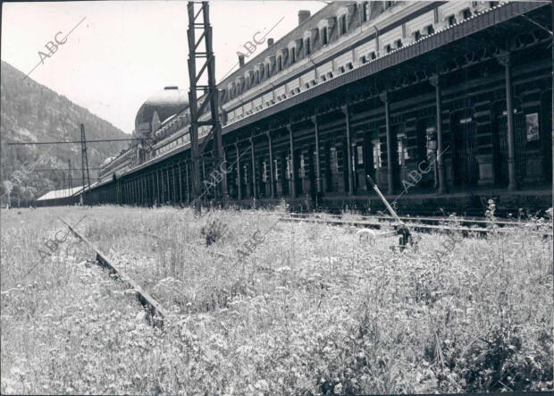 El tráfico ferroviario Hispano-francés de la estación de Canfranc A través del...