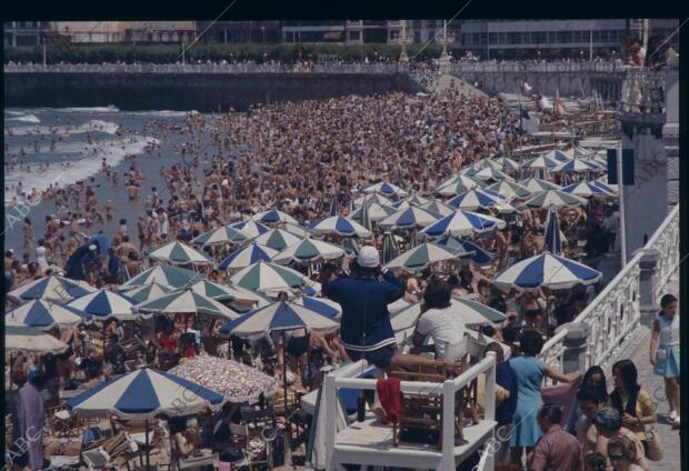 Playa de la Concha, repleta de gente