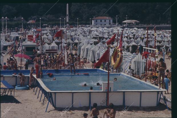 Piscina para bañistas, donde los niños aprenden a nadar