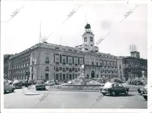 La real casa de Correos y la puerta del sol en 1973