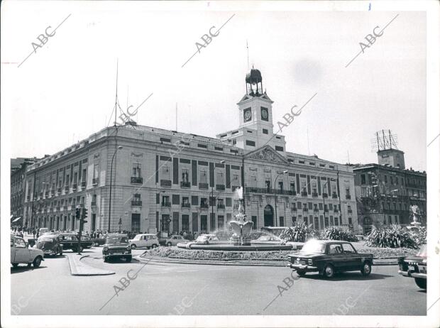 La real casa de Correos y la puerta del sol en 1973