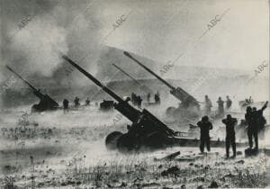 Baterías del ejército israelí de 155 Mm, Abriendo fuego contra las Posiciones...