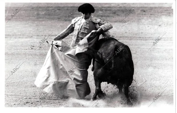 Corrida de la Beneficencia - Diego puerta en una Bonita y Apretada Chicuelina