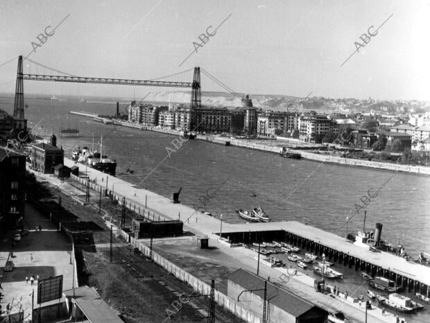 Vista general del puente colgante de Portugalete (Vizcaya)