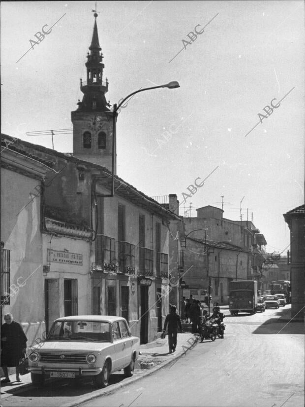 Calle de Getafe en la que al fondo se Observan Automovles Circulando Y, sobre...