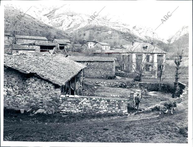 Vista de las Casas de la población de Anciles, en la comarca de Riaño