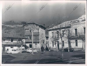 Vista de la plaza central del antiguo pueblo de Riaño (León)
