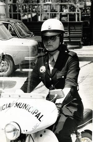 Una mujer de la unidad motorizada de la Policía Municipal de Madrid