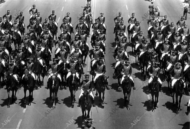 La Guardia Civil a caballo en el Desfile de la Victoria