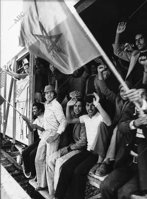 Tras asistir a un discurso del ministro de Cultura en el estadio de la ciudad,...