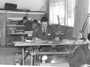 Estudiantes de un curso de la policía armada para ascender A Cabo, Sargento,...