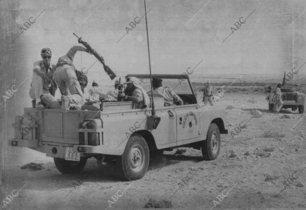 Miembros de la Policía Territorial del Ejército Español recorren la zona...