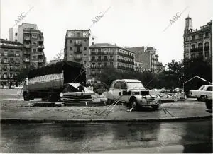 Imagen de la madrileña Plaza de Olavide del barrio de Chamberí nada más iniciar...