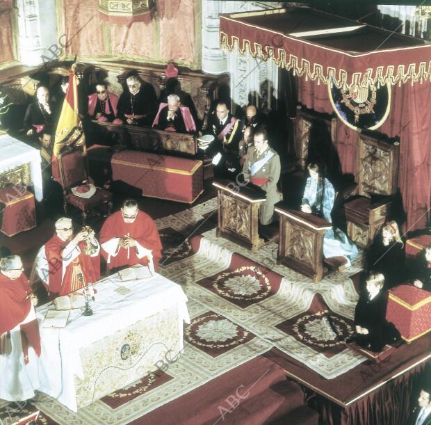 La familia real Asiste A la misa de espíritu santo en la iglesia de san  jerónimo... - Archivo ABC