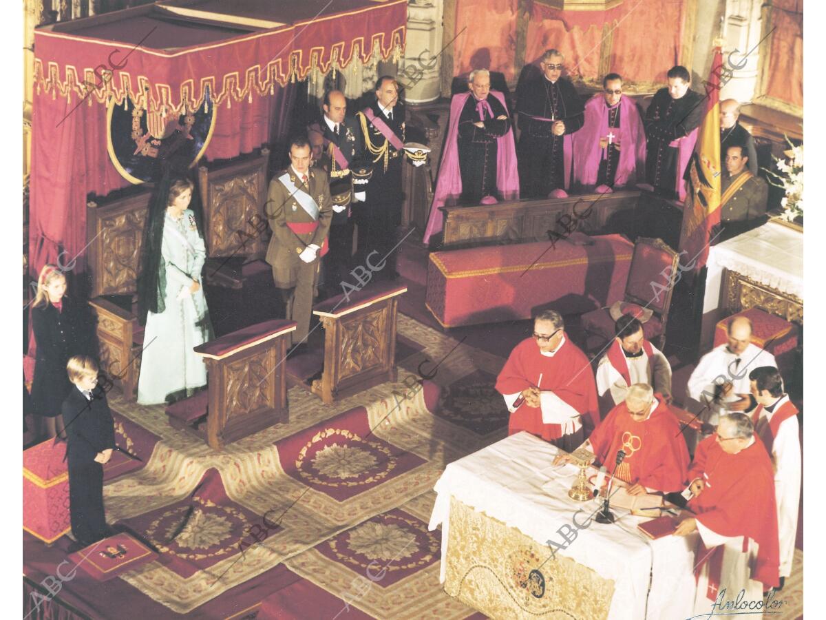 La Familia Real asiste a la Misa de Espíritu Santo en la Iglesia de San  Jerónimo... - Archivo ABC