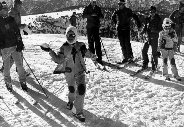 La Infanta Cristina Jugando con la nieve en Baqueira Beret