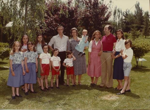 El matrimonio Ruiz Mateos con sus doce hijos