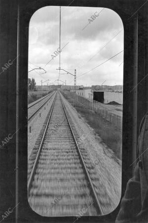 Ayer por la mañana fue inaugurado el ferrocarrIl eléctrico de doble vía...