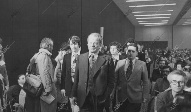 Willy Brandt A la Llegada del congreso del Psoe