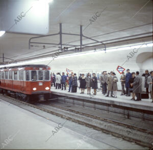 (CA.). Estación de metro de Ventas