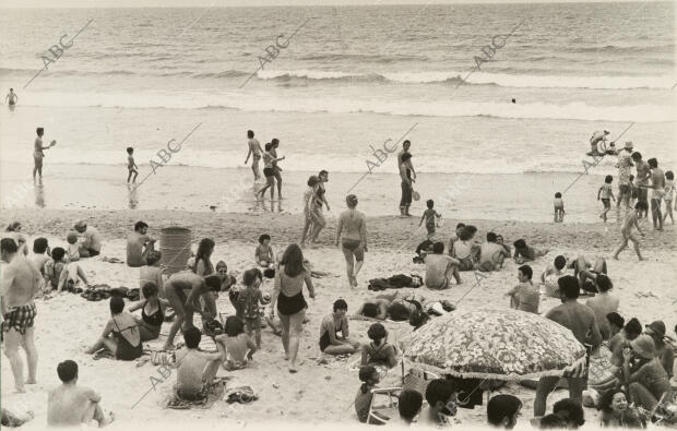 Aspecto veraniego en la playa a pesar de estar en mayo