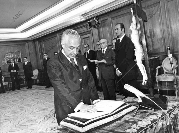 Manuel Jiménez de Parga jura como ministro de Trabajo en 1977