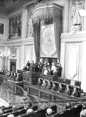 Discurso de la apertura de las Cortes por don Juan Carlos I, en el que se Define...