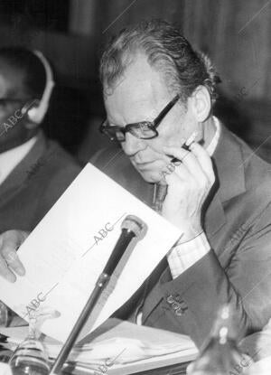 Willy Brandt en la reunión política de la internacional socialista de la que Es...