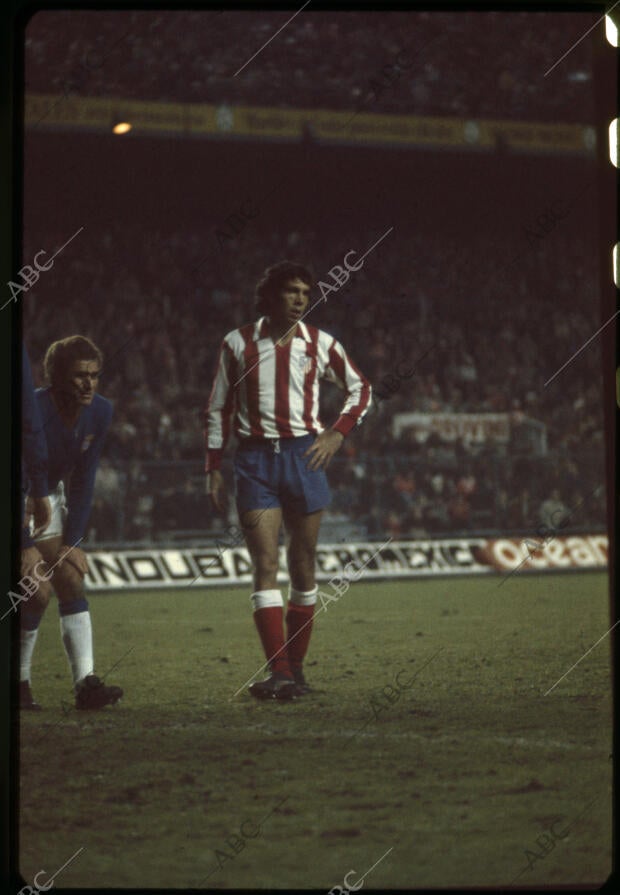 Partido de liga disputado en el estadio Vicente Calderón entre el Atlético de...