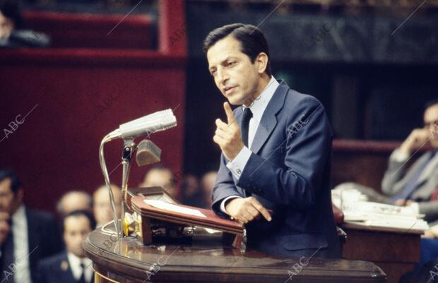 Adolfo Suárez, Presidente del Gobierno, en el Congreso de los Diputados