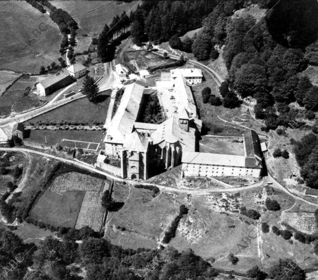 Vista Aérea de la colegiata de Roncesvalles (Navarra)